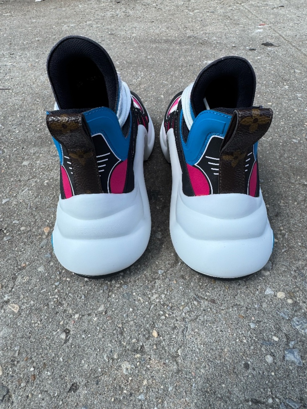 Louis Vuitton Arch Light Sneakers size 38 - Picture 9 of 15